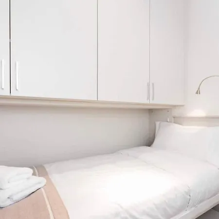 Glory Apartments Apartment